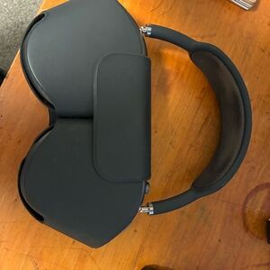 Apple AirPods Max Gen 1 (Lightening)